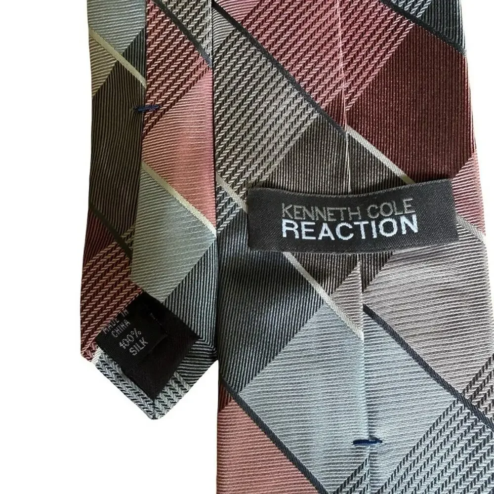Kenneth Cole Reaction Mens 100% Silk Plaid Neck Tie Necktie 60